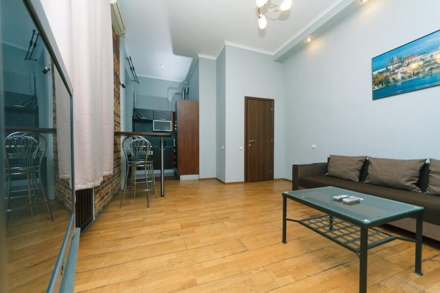 Apartments In Center Metro Olimpiyskay Velyka Vaselkivska Street Kiev Bagian luar foto